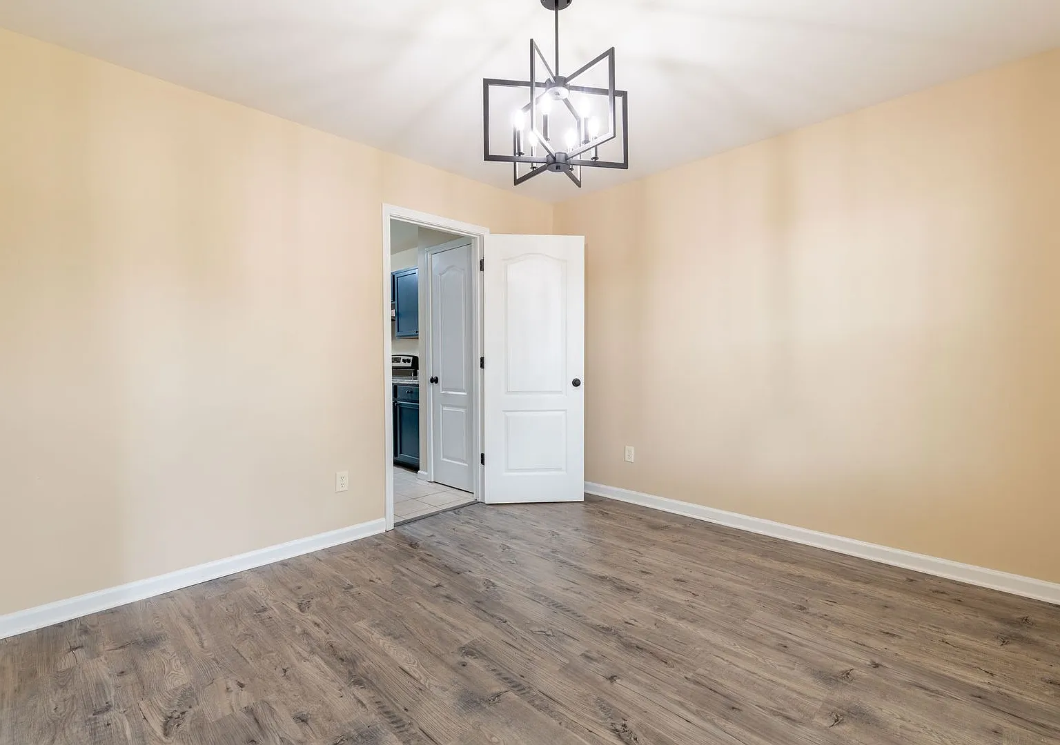 7712 Autry Cir — Photo 4