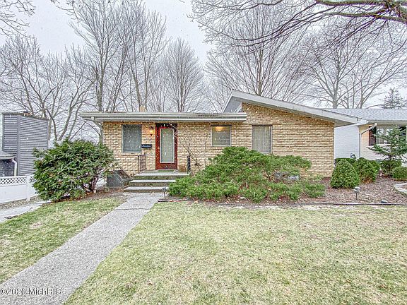 2nd image of 62196 Carlton Dr