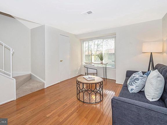 5th image of 9627 Brassie Way