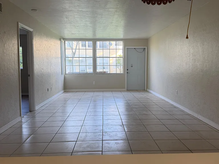 201 Palm Beach Trace Dr — Photo 12