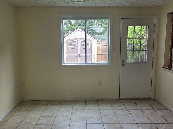 5th image of 129 Sandalwood Ct