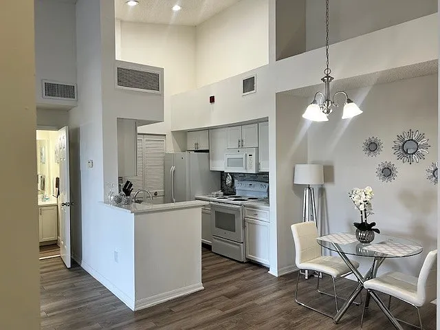 Ocean Reef at Seawalk Pointe Apartments — Photo 16