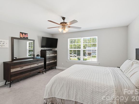 4th image of 1217 Belmont Circle Dr