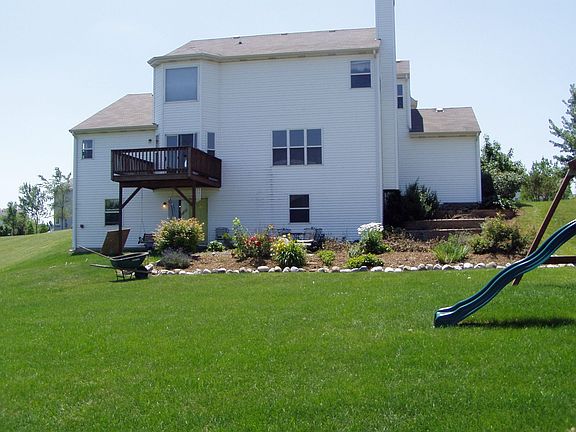 WALKOUT BASEMENT-HUGE BRICK PAVER PATIO