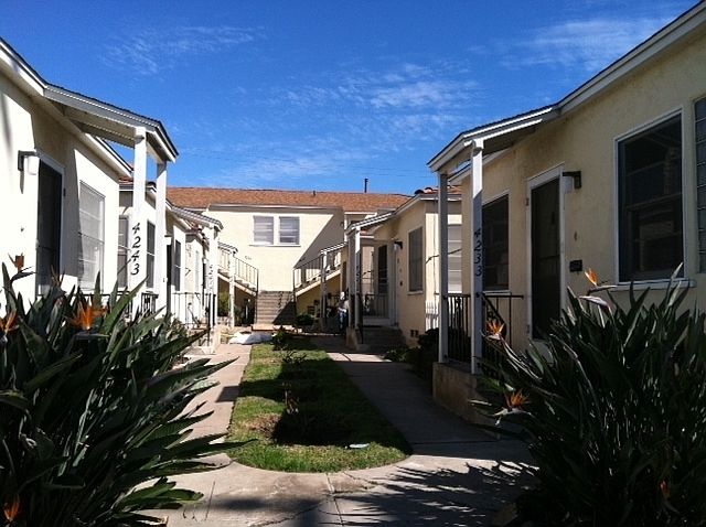 1st image of 4235 33rd St
