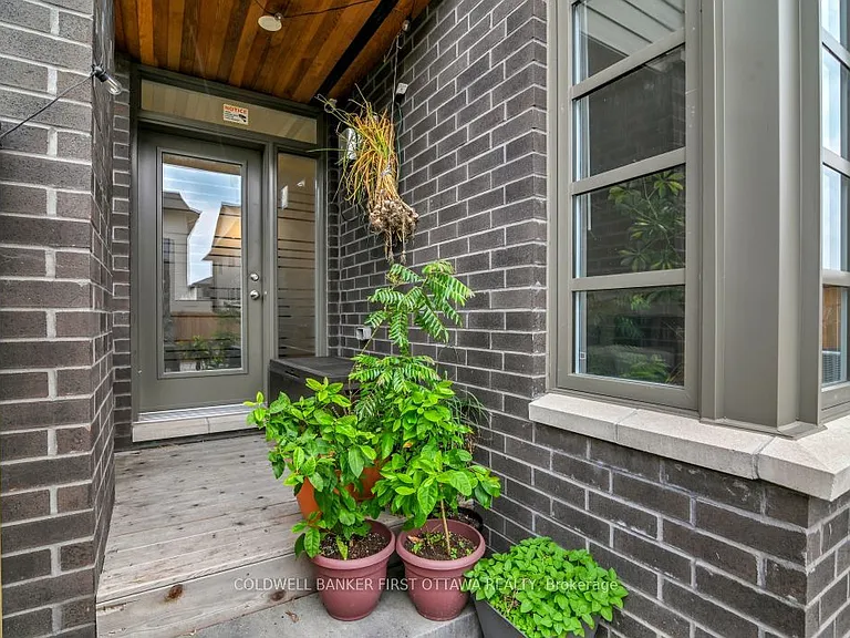 1035 Eider St — Photo 32