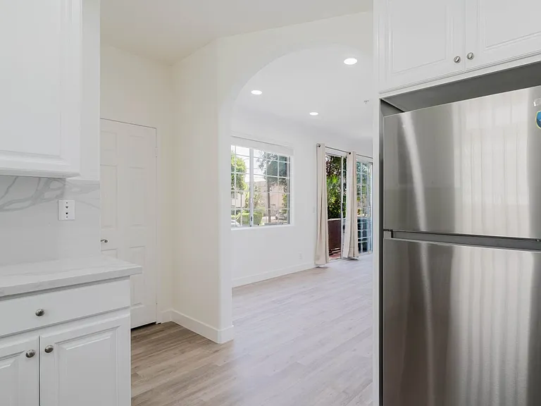 18347 Saticoy St #26 — Photo 13