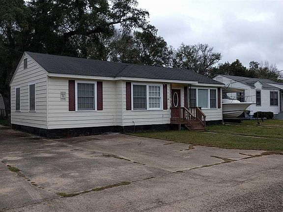 3rd image of 4 Meade Dr