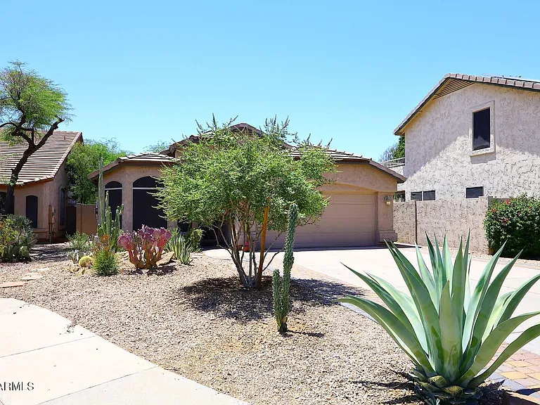 4517 E Melinda Ln — Photo 3