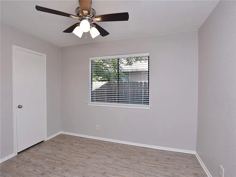 802 Primrose Ln — Photo 20