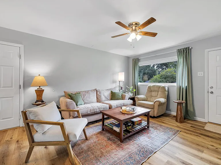 322 Spring Meadows Dr — Photo 7