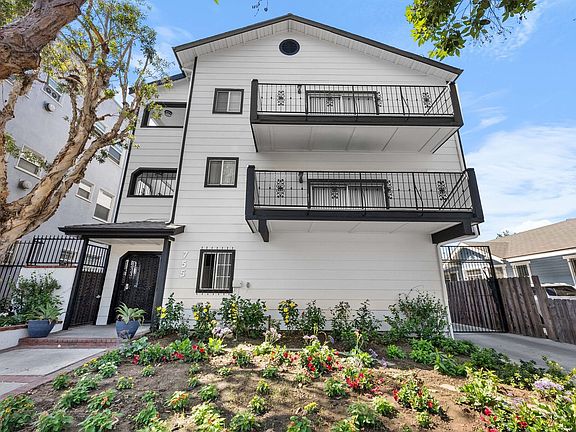 2nd image of 755 Gaviota Ave APT 6