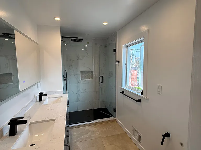 1090 Pelham Pkwy S — Photo 11