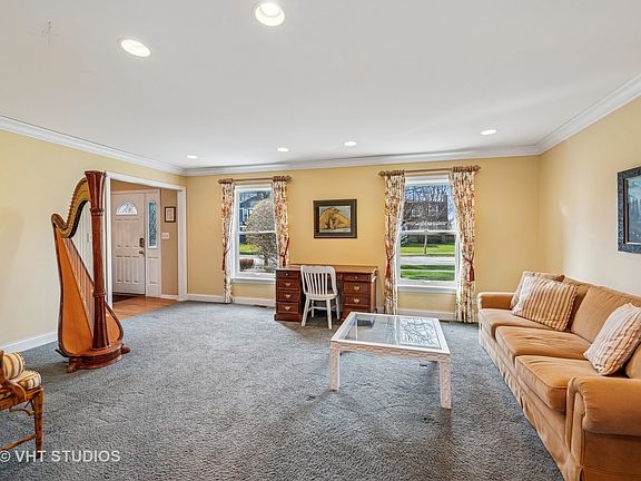 3rd image of 310 E Clarendon St