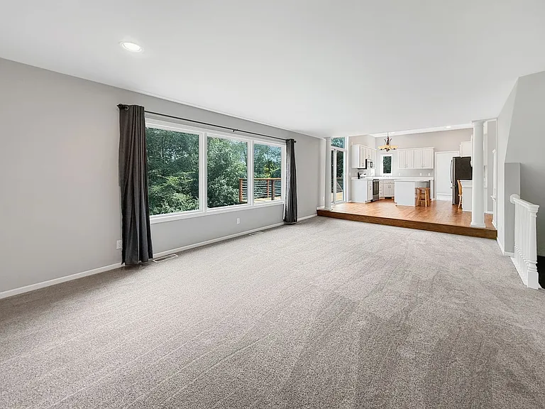 3200 Lakeside Dr — Photo 5