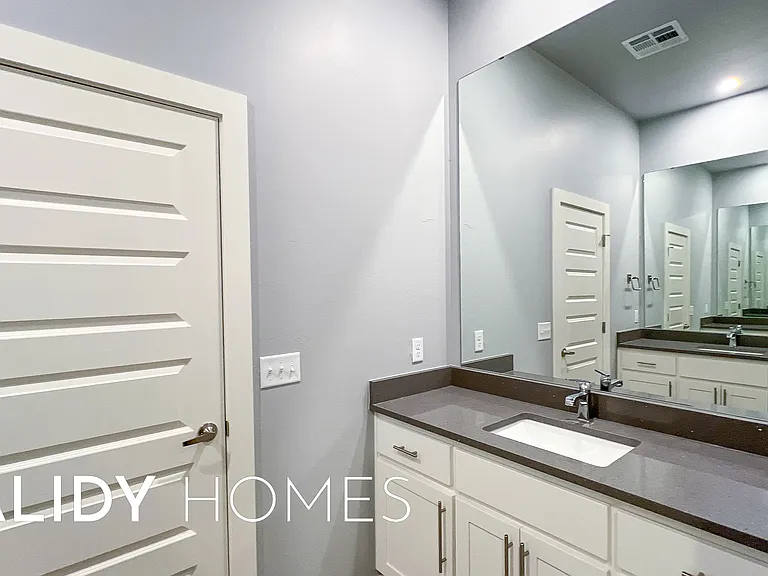 435 Remington Ave — Photo 18