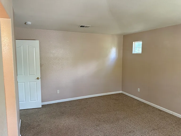 2052 Tivoli Ln — Photo 4