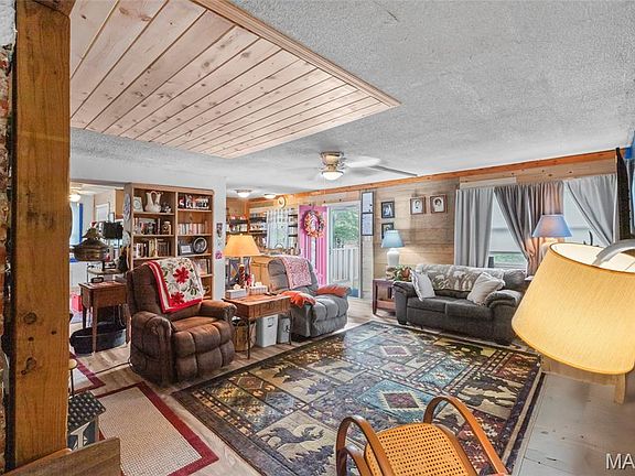 4th image of 7640 Lake Dr