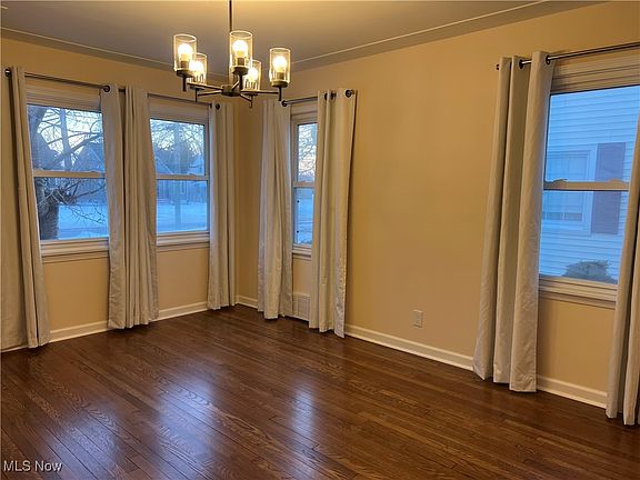 3rd image of 824 Highland Park Blvd