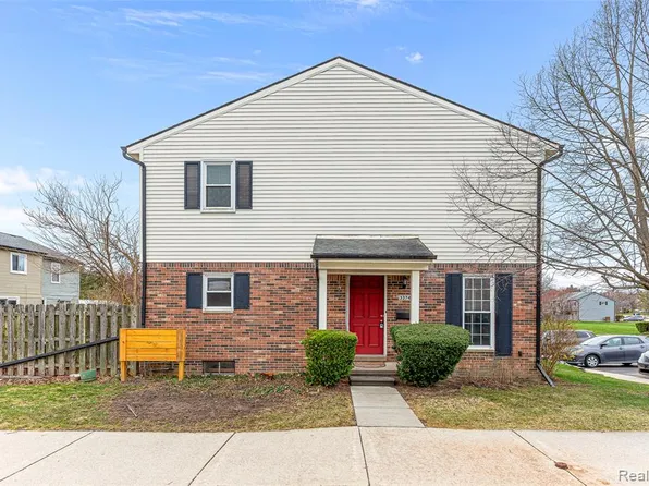 3374 Burbank Dr, Ann Arbor, MI 48105