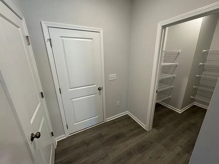 2422 Greshford Ln — Photo 15