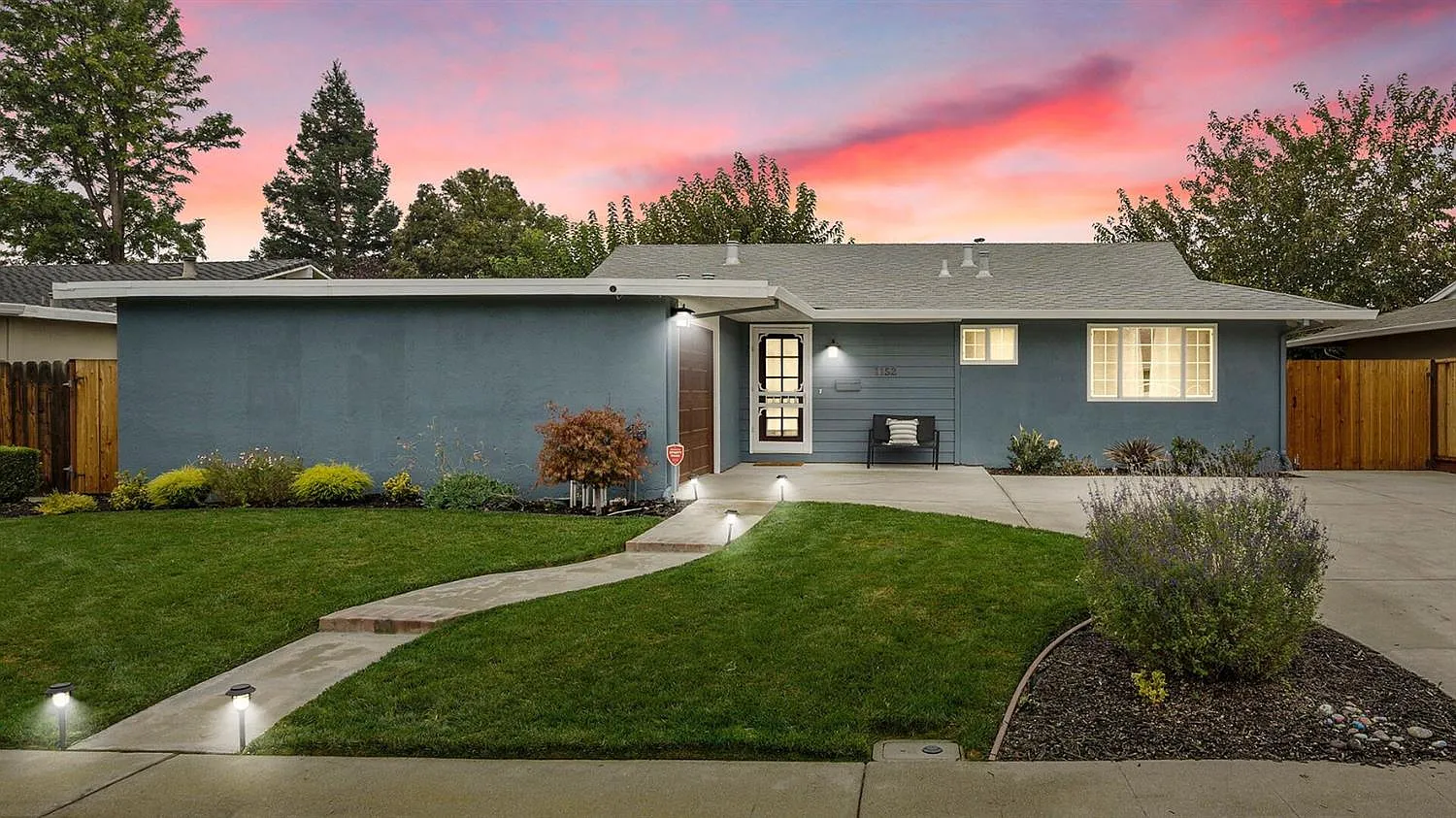 1152 Hibiscus Way photo 1