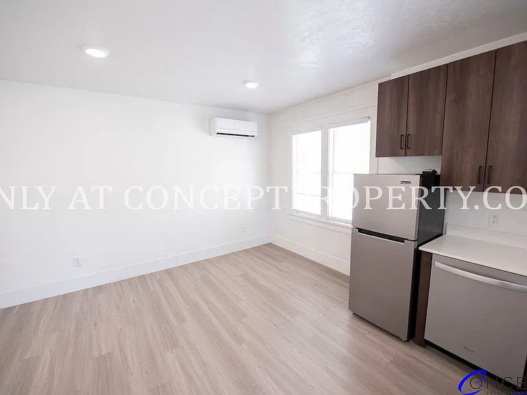 Clairmont — Photo 11