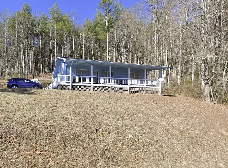 752 Meadow Brook Ln — Photo 1