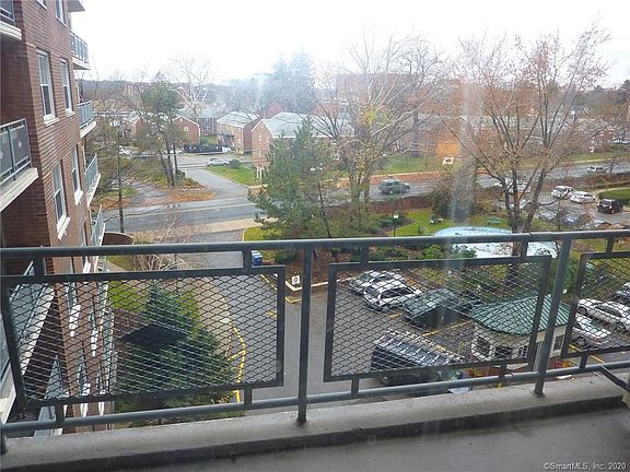 5th image of 71 Strawberry Hill Ave #617