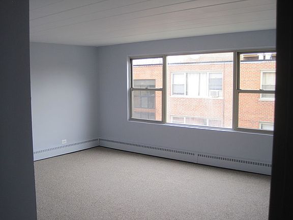 3rd image of 2243 W Farwell Ave APT 3C