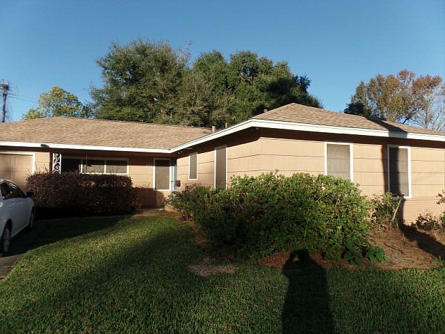 1st image of 305 Camellia St