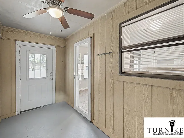 913 Springhill Dr — Photo 10