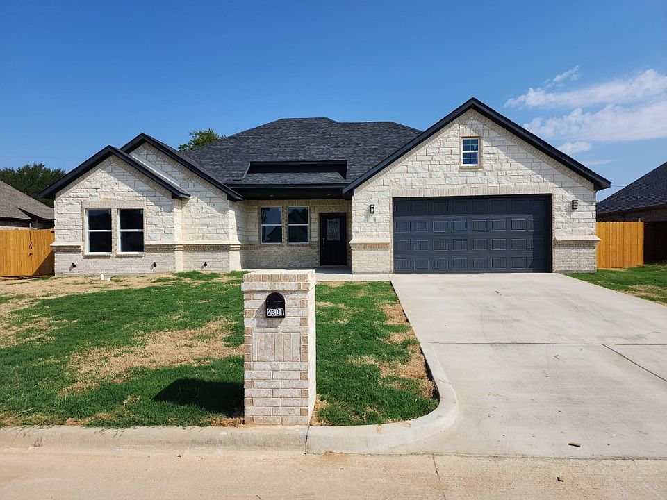1st image of 2301 Briarwood Dr