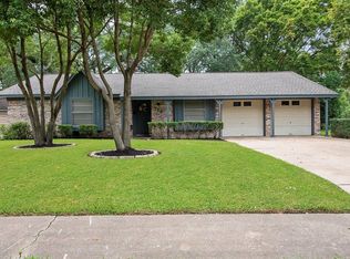 724 Sycamore St, Lake Jackson, TX 77566