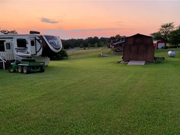 32020 Falcon Dr, Unionville, MO 63565