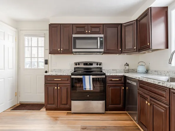 51 Berkshire Rd, Portland, ME 04103