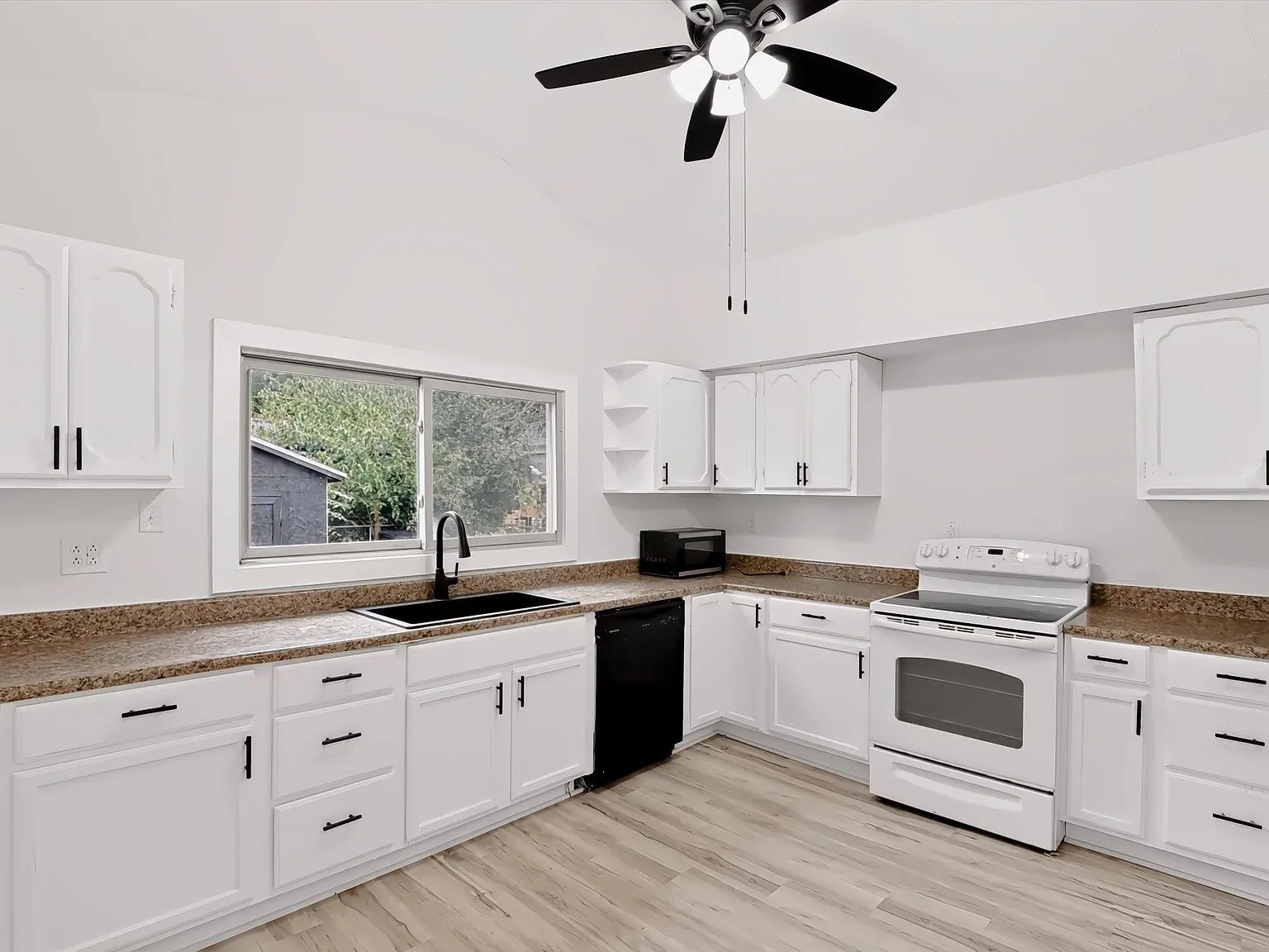 4 bed, 1873 sqft, $1,750 — Photo 2