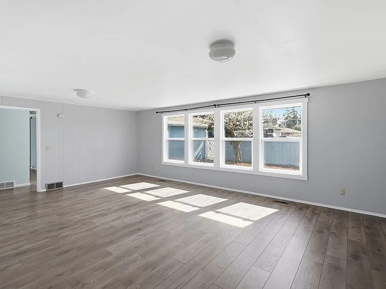 670 NE 7th Ave — Photo 4