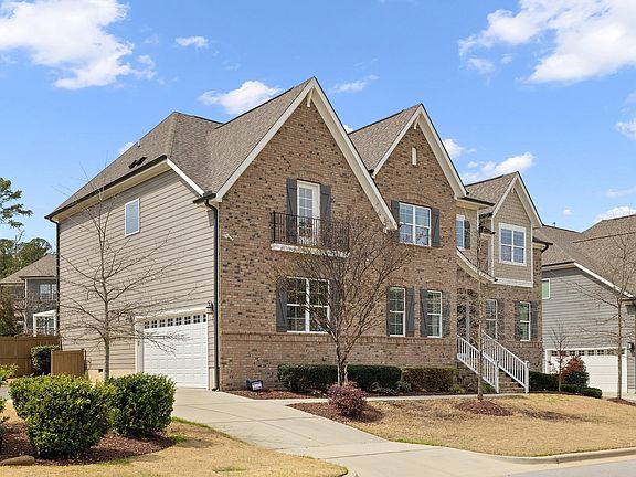 3rd image of 709 Nijinski Way