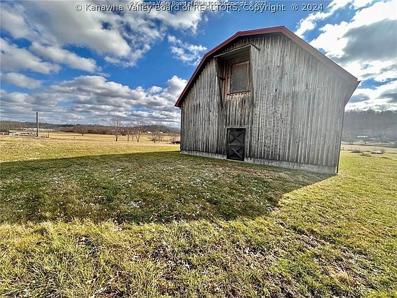 3rd image of 15 E Fishermans Dream Ln