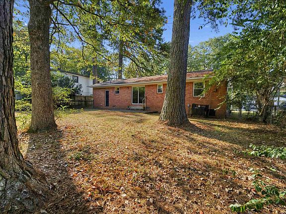 4th image of 11 Regency Cir