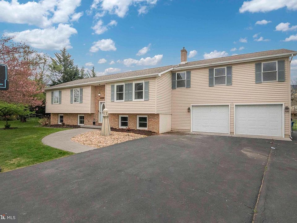 1st image of 109 Essex Cir