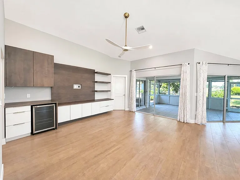 20822 Country Barn Dr — Photo 3