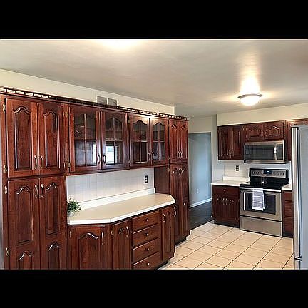 4th image of 611 Saint Clair St