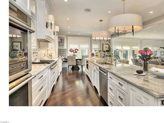 5th image of 2512 Interlachen Ln