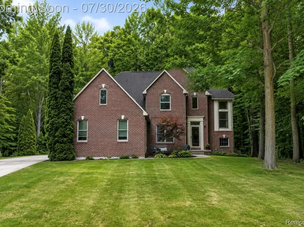 9293 Oakview Dr, Swartz Creek, MI 48473