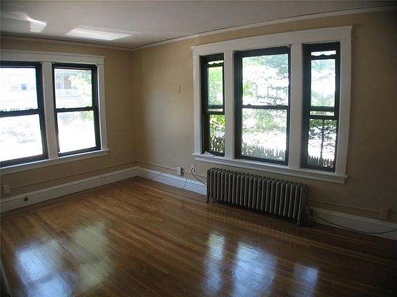 3rd image of 58 60 Taft Ave #1