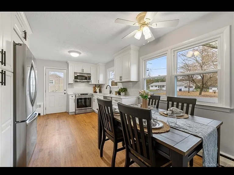 20 Manor Ln — Photo 8