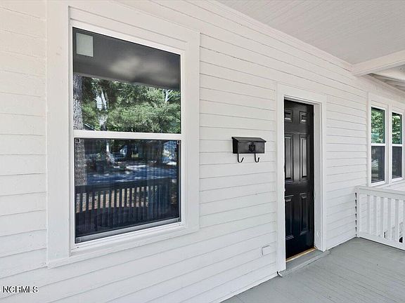 3rd image of 609 S Pine Street
