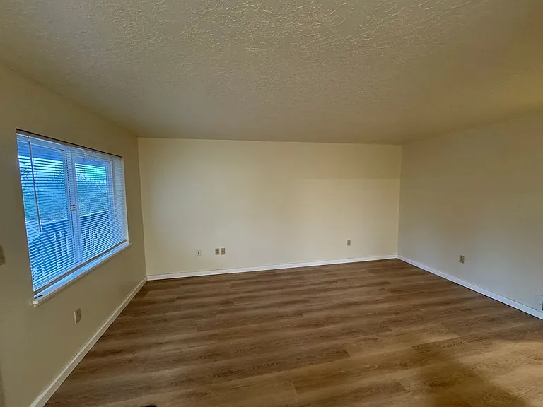 752 SE 4th St — Photo 38